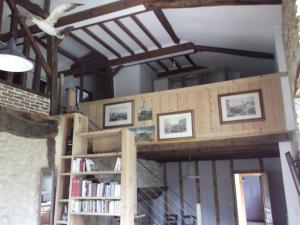 a room with a book shelf and some books at Gite Tauzia in Brassempouy