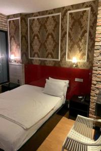 Postel nebo postele na pokoji v ubytování Gia Huyền Hotel