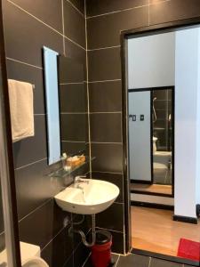 Koupelna v ubytování Gia Huyền Hotel