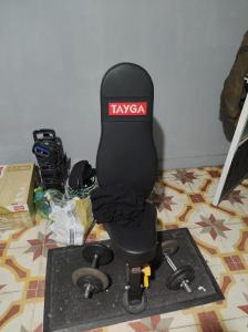 a black office chair sitting on a rug at Bruma in Papalotla