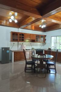 Nhà bếp/bếp nhỏ tại Taman Tyng Mile 6 Homestay Sandakan
