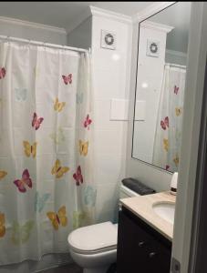 Bilik mandi di Apartamentos Azapa