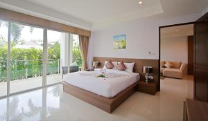Ένα ή περισσότερα κρεβάτια σε δωμάτιο στο Bangtao Tropical Residence Resort and Spa +197 φωτογραφίες