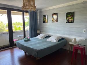 Postel nebo postele na pokoji v ubytování Pied à terre du front de mer