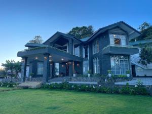 una casa con un patio grande en Anilad Bandarawela, en Bandarawela 15 fotos más