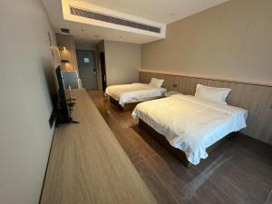 Postel nebo postele na pokoji v ubytování SLOWCOM-Xingyue Pa Zhou Apartment
