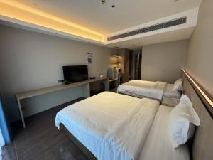 Postel nebo postele na pokoji v ubytování SLOWCOM-Xingyue Pa Zhou Apartment