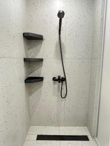 A bathroom at A cozy homestay for families near the East Station