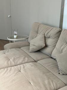 A seating area at A cozy homestay for families near the East Station