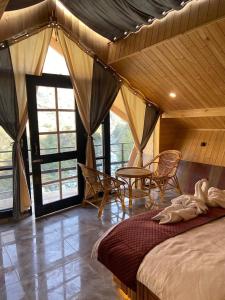Postel nebo postele na pokoji v ubytování Sukoon Resort