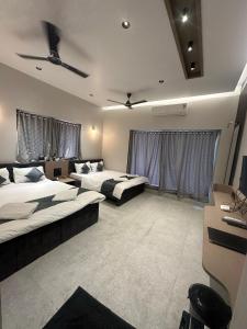 Postel nebo postele na pokoji v ubytování SEA SIGHT RESORT