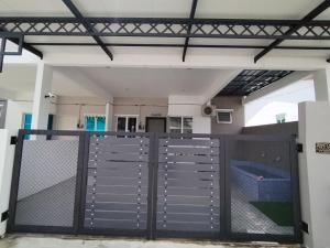 a garage with a gate and a basketball court at FDhomestay in Kampung Baharu Batu Dua