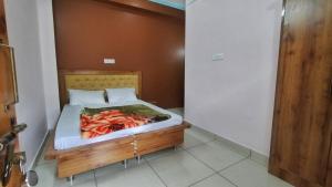 Postel nebo postele na pokoji v ubytování Katoch Apartments - Food & Stay