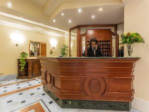 Лобби или стойка регистрации в Raeli Hotel Lazio