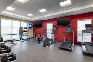 Home2 Suites By Hilton El Centro的健身中心和/或健身设施