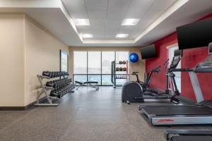 Home2 Suites By Hilton El Centro的健身中心和/或健身设施