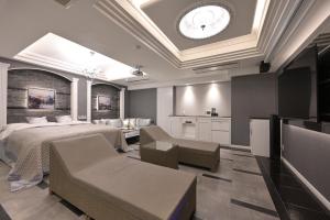 TV a/nebo společenská místnost v ubytování Hotel Crystal Gate Nagoya - Couple Hotel + 22 fotografií