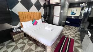 Postel nebo postele na pokoji v ubytování River Splash Resort,Karjat
