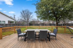 Balcó o terrassa a Historic Charmer Comfortable Walkable