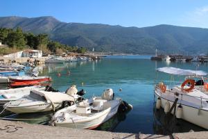 Φυσικό τοπίο κοντά σε αυτή η παραθεριστική κατοικία +28 φωτογραφίες