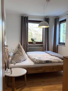 Postel nebo postele na pokoji v ubytování Lichtdurchflutete Wohnung