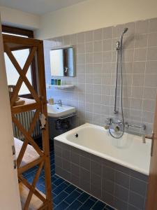 Koupelna v ubytování Lichtdurchflutete Wohnung