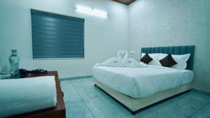 Periyar Vibes Private Pool Villa客房内的一张或多张床位