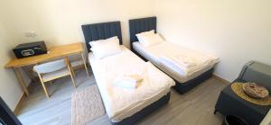 Postel nebo postele na pokoji v ubytování Grande Maldives Inn