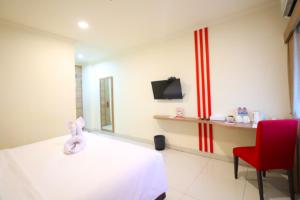 TV at/o entertainment center sa Moritz Hotel RSAB Harapan Kita
