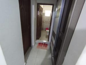 Bilik mandi di 1 bedroom BnB Mombasa
