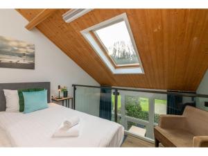 Ένα ή περισσότερα κρεβάτια σε δωμάτιο στο Holiday Home in Zeeland near the Beach