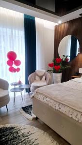 Postel nebo postele na pokoji v ubytování Josephine Apartment