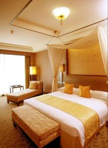 Säng eller sängar i ett rum på Ramada Beijing North