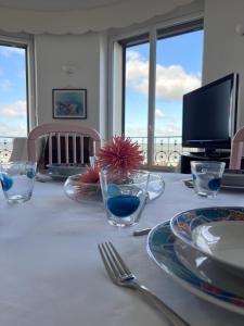 TV a/nebo společenská místnost v ubytování Appartement Trouville Palace