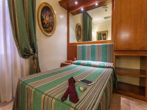 Postel nebo postele na pokoji v ubytování Raeli Hotel Luce