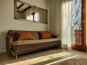 a living room with a couch and a mirror at Palmehüüsle in Herten