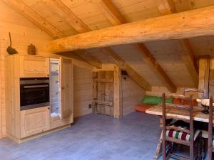 Kuchyň nebo kuchyňský kout v ubytování Alpage Le Pont