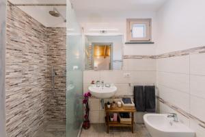 Ένα μπάνιο στο Cozy Penthouse with panoramic terrace +3 φωτογραφίες