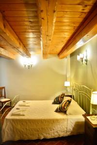 A bed or beds in a room at Agriturismo Colle Mura