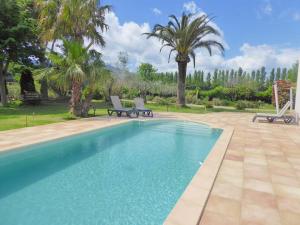 Bazén v ubytování Mas Picton chambres d'hôtes piscine jardin 10 min à pied de la mer nebo v jeho okolí