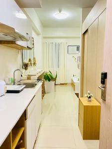 Kuchyň nebo kuchyňský kout v ubytování Staycation by Mailine