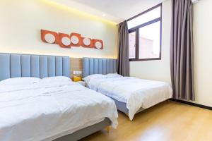 Postel nebo postele na pokoji v ubytování Gu'an County Qiaofei Homestay