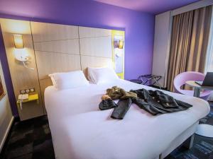 Postel nebo postele na pokoji v ubytování ibis Styles Honfleur Centre Historique