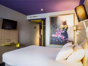 Postel nebo postele na pokoji v ubytování ibis Styles Honfleur Centre Historique