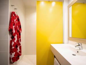 Koupelna v ubytování ibis Styles Honfleur Centre Historique