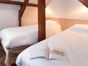 Postel nebo postele na pokoji v ubytování ibis Styles Honfleur Centre Historique