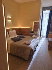 Postel nebo postele na pokoji v ubytování Hotel Romano