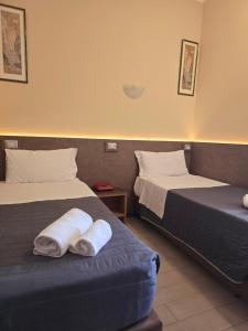 Postel nebo postele na pokoji v ubytování Hotel Romano