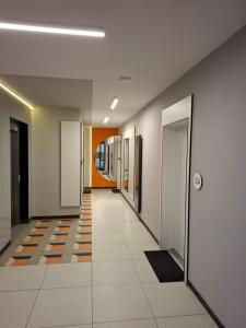 a corridor of an office building with a hallway at Mieszkanie 46m2 - 2 pokojowe z ogródkiem , WIFI , Bezpłatny parking nr 126, Szybkie połączenie z lotniskiem, autobus 120 in Gdańsk