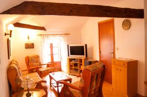 A television and/or entertainment centre at Finca Patio Canario